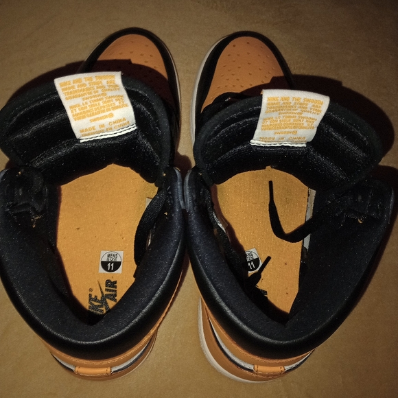 IOB Air Jordan 1 Retro High OG Taxi Mens Size 11 VNDS - Picture 13 of 16